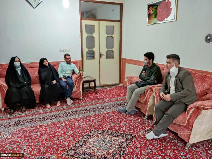 تجلیل از خانواده شهید سید حسین وزیری ثانی با حضور در منزل پدر شهید بزرگوار  2