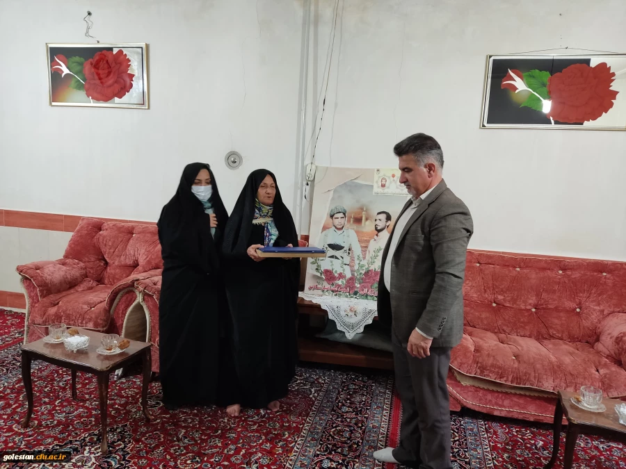 تجلیل از خانواده شهید سید حسین وزیری ثانی با حضور در منزل پدر شهید بزرگوار  4