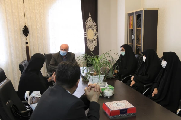 دیدار مسئولین پردیس امام خمینی (ره) گرگان با فرمانده دوران جنگ تحمیلی حاج تقی ایزد 2