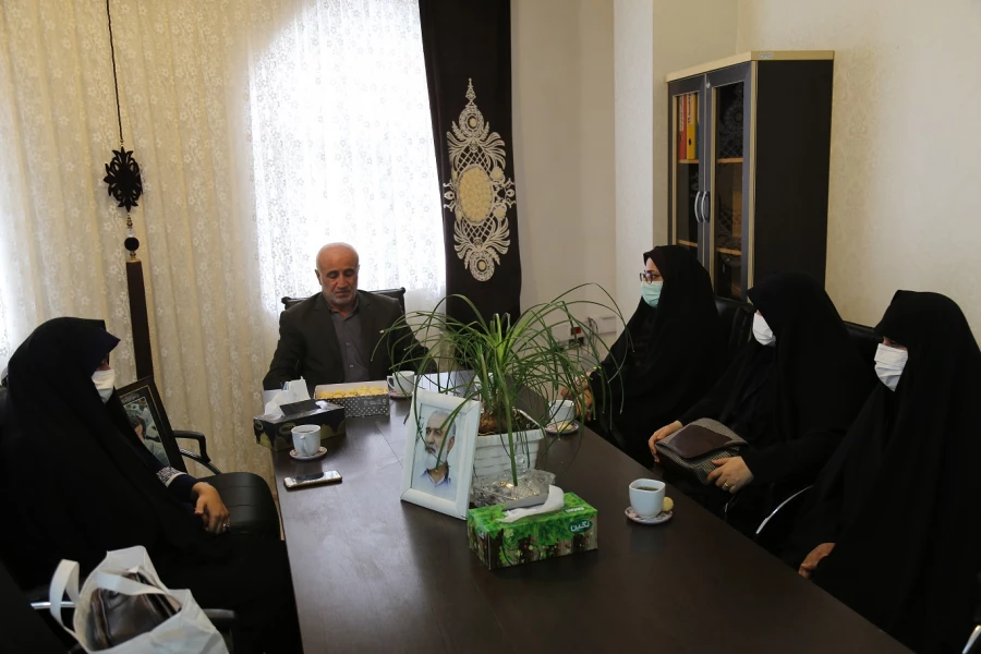 دیدار مسئولین پردیس امام خمینی (ره) گرگان با فرمانده دوران جنگ تحمیلی حاج تقی ایزد 2