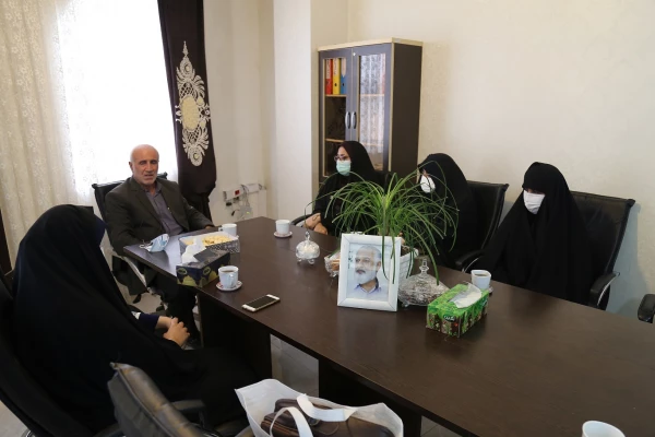 دیدار مسئولین پردیس امام خمینی (ره) گرگان با فرمانده دوران جنگ تحمیلی حاج تقی ایزد 2