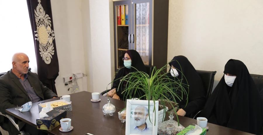 دیدار مسئولین پردیس امام خمینی (ره) گرگان با فرمانده دوران جنگ تحمیلی حاج تقی ایزد 2