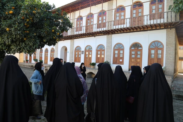 بازدید جمعی از دانشجو معلمان دانشگاه فرهنگیان پردیس امام خمینی (ره) از بناها و اماکن تاریخی شهر گرگان . 2