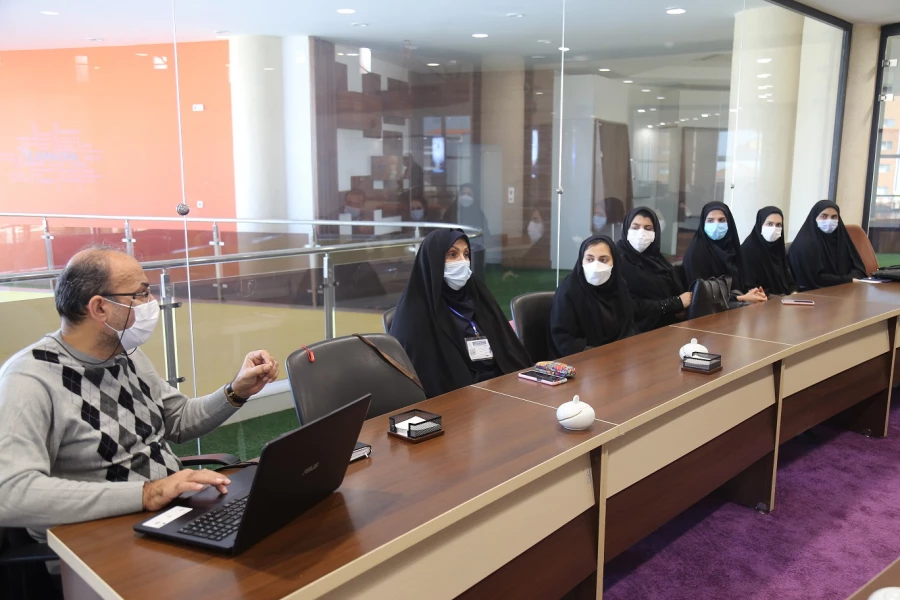 نشست علمی تخصصی تاثیر کارورزی در شکل گیری حرفه ای تدریس ریاضی 6