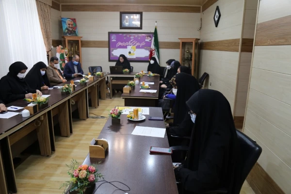 کرسی آزاد اندیشی با موضوع نشاط و شادابی در جامعه : کاهش؟یا افزایش 6