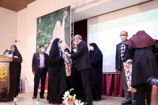 انقلاب اسلامی احیاگر اسلام ناب محمدی در حوزه زنان است 12