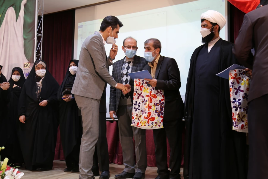 انقلاب اسلامی احیاگر اسلام ناب محمدی در حوزه زنان است 14