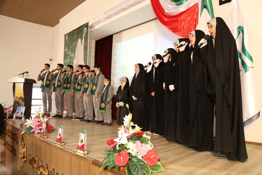 انقلاب اسلامی احیاگر اسلام ناب محمدی در حوزه زنان است 19