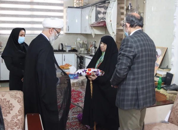 دیدار مسئولین مدیریت استان و پردیس آیت الله خامنه ای دانشگاه فرهنگیان با خانواده شهید والامقام محمدحسین لطفی 4