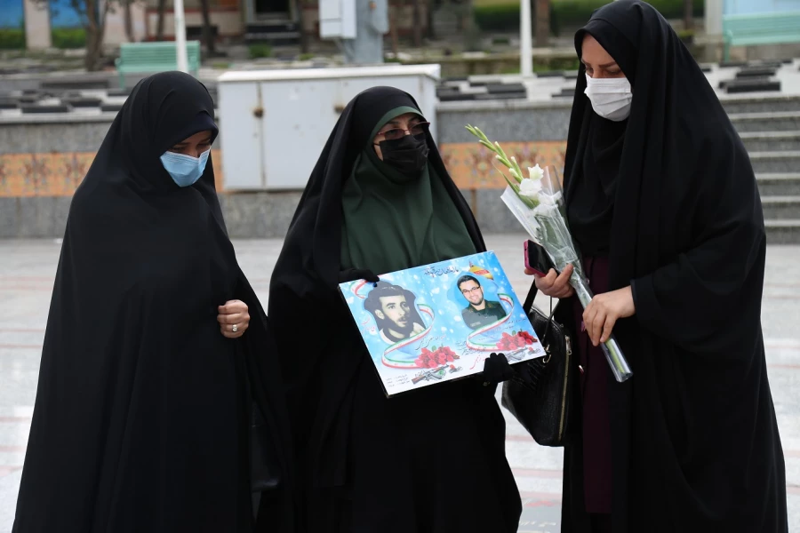 تکریم از مادران و همسران شهدا به مناسبت وفات حضرت ام البنین سلام الله علیها 4