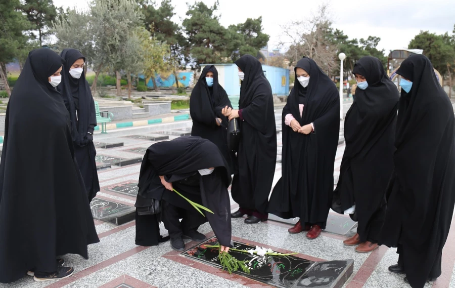 تکریم از مادران و همسران شهدا به مناسبت وفات حضرت ام البنین سلام الله علیها 8