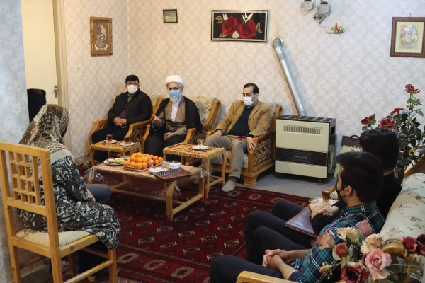 دیدار مسئولین مدیریت استان و پردیس آیت الله خامنه ای دانشگاه فرهنگیان با خانواده شهید والامقام احمد سبطی 3