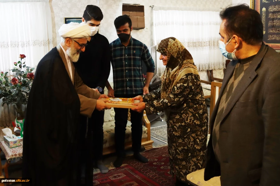 دیدار مسئولین مدیریت استان و پردیس آیت الله خامنه ای دانشگاه فرهنگیان با خانواده شهید والامقام احمد سبطی 4