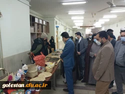 باحضور امام جمعه شهرستان گنبد کاووس حجت الاسلام والمسلمین ترابی و جمعی از مسئولین دانشگاهی (واحد دانشگاهی شهید بهشتی گنبد کاووس، دانشگاه آزاد، دانشگاه پیام نور و ... ) نمایشگاه صنایع دستی و محصولات غذایی دانشجویان افتتاح شد 2