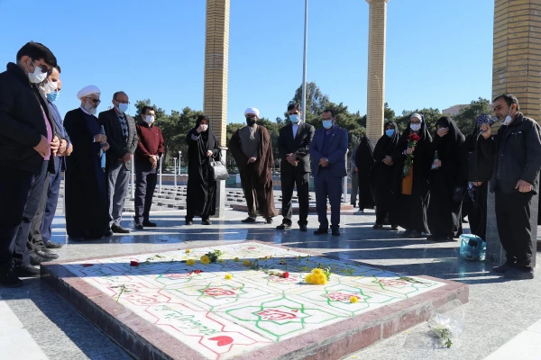 غبار روبی از مزار شهدای امامزاده عبدالله گرگان به مناسبت چهل و سومین سالگرد انقلاب اسلامی ایران . 5