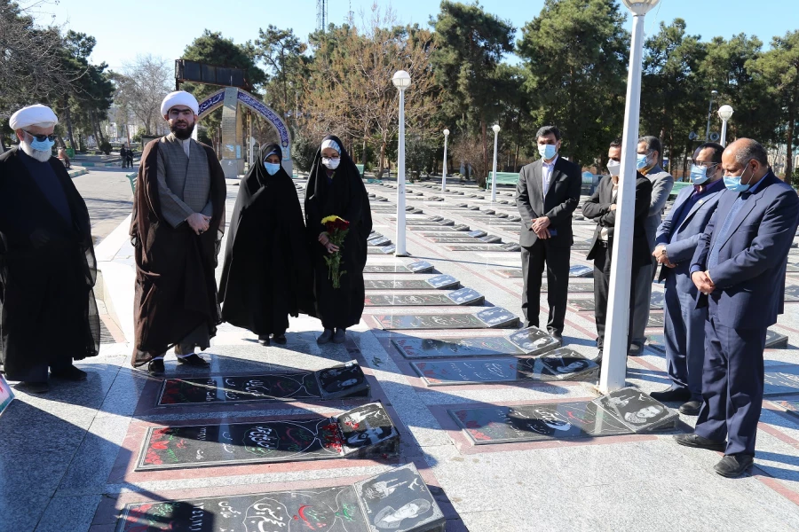 غبار روبی از مزار شهدای امامزاده عبدالله گرگان به مناسبت چهل و سومین سالگرد انقلاب اسلامی ایران . 8