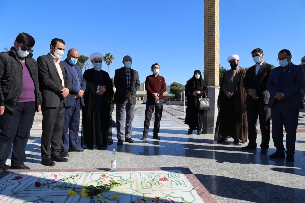 غبار روبی از مزار شهدای امامزاده عبدالله گرگان به مناسبت چهل و سومین سالگرد انقلاب اسلامی ایران . 9