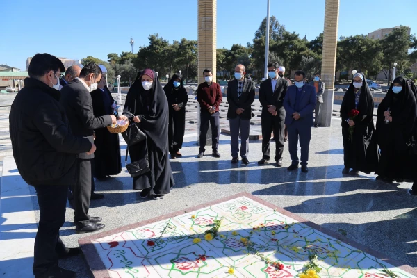 غبار روبی از مزار شهدای امامزاده عبدالله گرگان به مناسبت چهل و سومین سالگرد انقلاب اسلامی ایران . 10