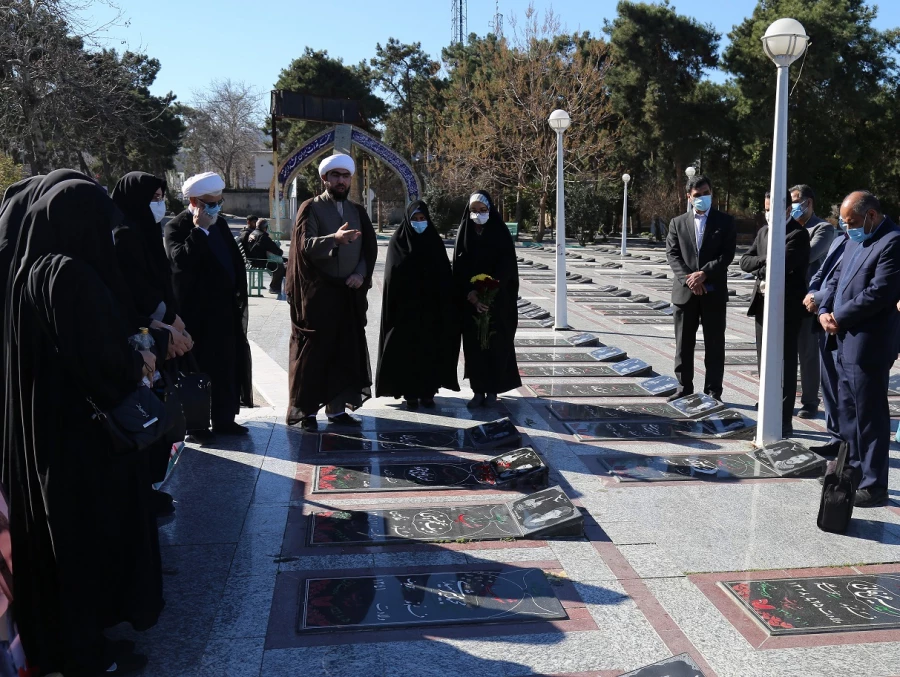 غبار روبی از مزار شهدای امامزاده عبدالله گرگان به مناسبت چهل و سومین سالگرد انقلاب اسلامی ایران . 12