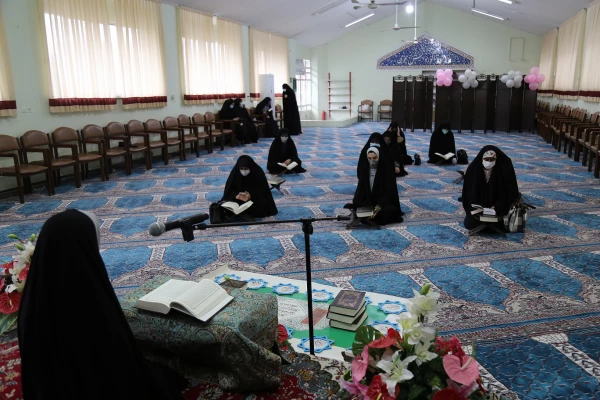  کرسی تلاوت قرآن کریم ویژه خواهران . 4