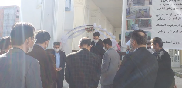 با حضور دکتر نوید ثنائی سرپرست دانشگاه فرهنگیان استان گلستان، حجت الاسلام و المسلمین دکتر علیرضارحیمی نژاد مسئول دفتر نهاد مقام معظم رهبری در دانشگاه فرهنگیان استان گلستان، مهندس جلال الدین تاج پور ریاست آموزش و پرورش شهرستان کلاله و سایر مدعوین انجام شد: