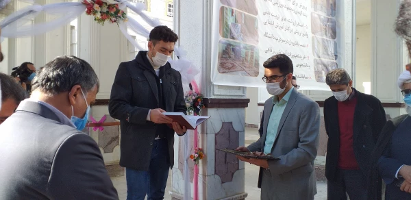 با حضور دکتر نوید ثنائی سرپرست دانشگاه فرهنگیان استان گلستان، حجت الاسلام و المسلمین دکتر علیرضارحیمی نژاد مسئول دفتر نهاد مقام معظم رهبری در دانشگاه فرهنگیان استان گلستان، مهندس جلال الدین تاج پور ریاست آموزش و پرورش شهرستان کلاله و سایر مدعوین انجام شد: