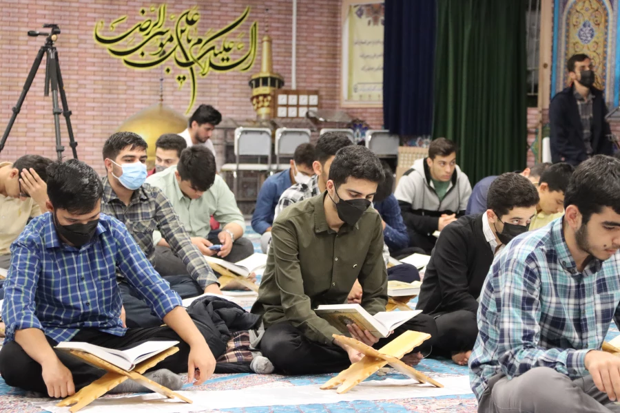 محفل معنوی انس با قرآن کریم در پردیس آیت الله خامنه ای برگزار شد. 12