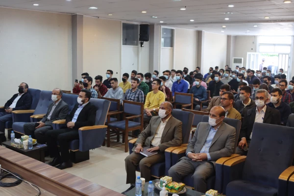 جایگاه معلم، جایگاه مهمی در کشور است، که باید بیشتر مورد توجه قرار گیرد. 2