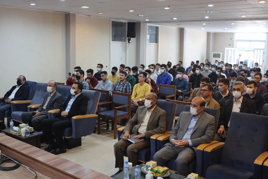 جایگاه معلم، جایگاه مهمی در کشور است، که باید بیشتر مورد توجه قرار گیرد. 2