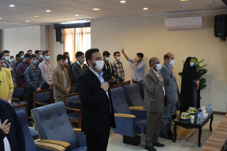 جایگاه معلم، جایگاه مهمی در کشور است، که باید بیشتر مورد توجه قرار گیرد. 3