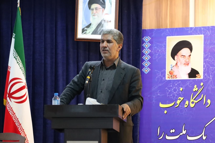 جایگاه معلم، جایگاه مهمی در کشور است، که باید بیشتر مورد توجه قرار گیرد. 7