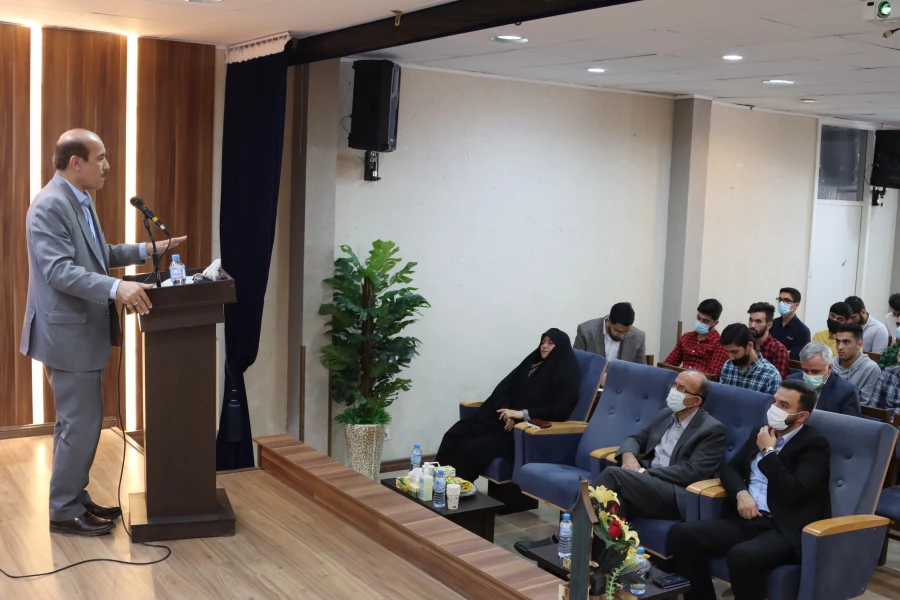 جایگاه معلم، جایگاه مهمی در کشور است، که باید بیشتر مورد توجه قرار گیرد. 10