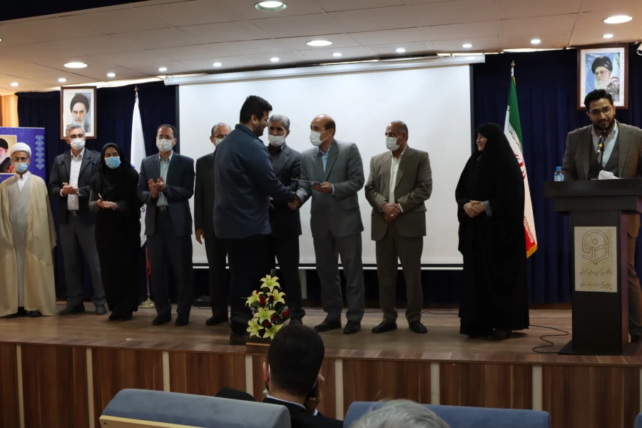 جایگاه معلم، جایگاه مهمی در کشور است، که باید بیشتر مورد توجه قرار گیرد. 13