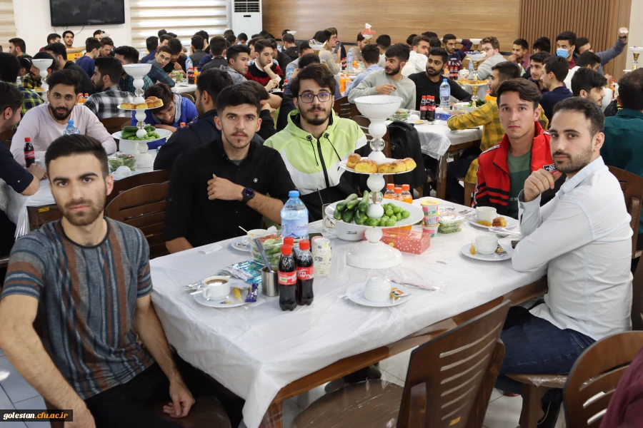 جایگاه معلم، جایگاه مهمی در کشور است، که باید بیشتر مورد توجه قرار گیرد. 15