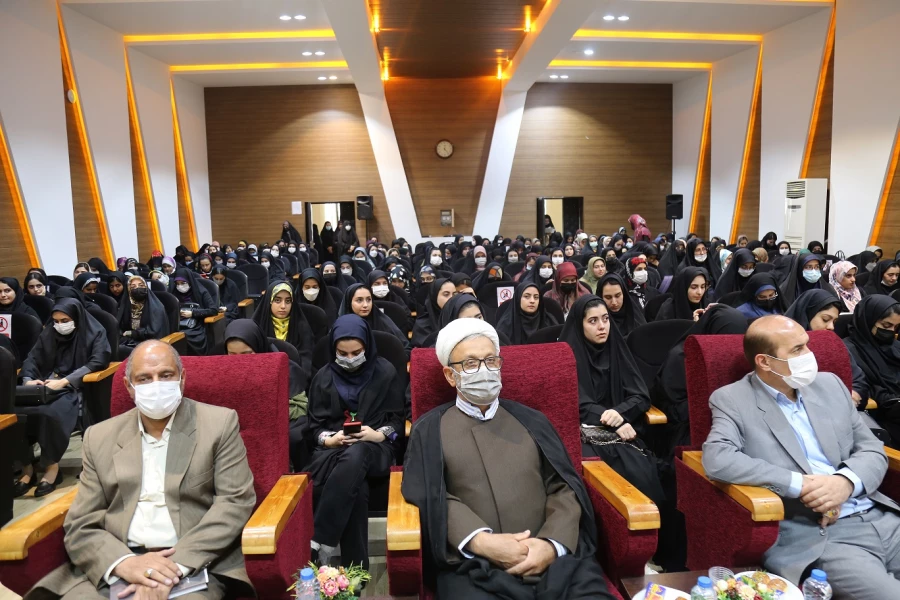 معلم امانت داری است که انسان امانت او است. 4