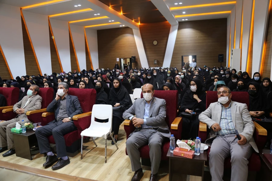 معلم امانت داری است که انسان امانت او است. 6