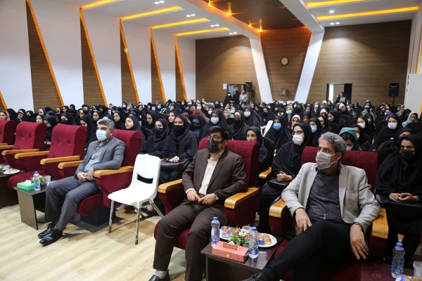 معلم امانت داری است که انسان امانت او است. 7