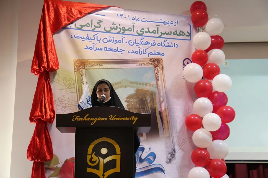 معلم امانت داری است که انسان امانت او است. 8