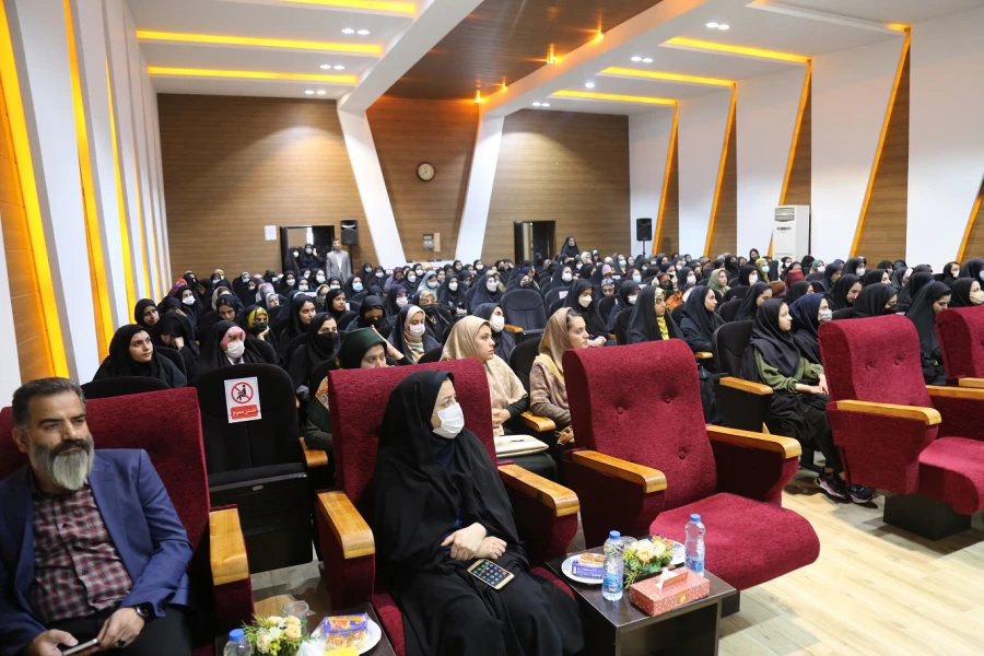 معلم امانت داری است که انسان امانت او است. 9