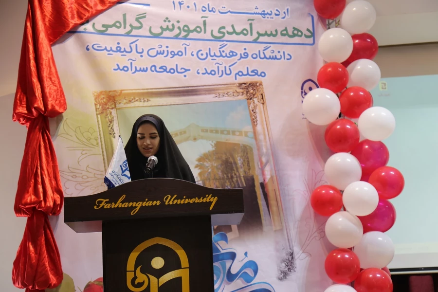 معلم امانت داری است که انسان امانت او است. 10