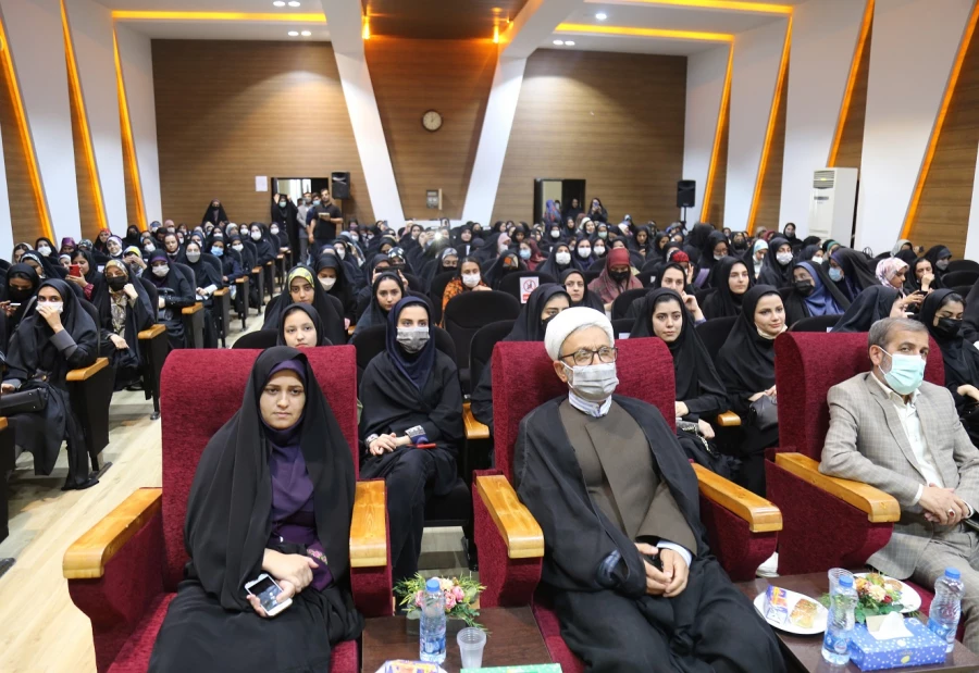 معلم امانت داری است که انسان امانت او است. 13