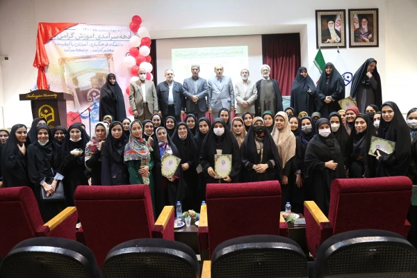 معلم امانت داری است که انسان امانت او است. 16