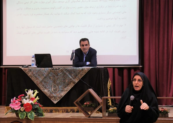 برگزاری دوره بالندگی با عنوان : آشنایی با روشهای ایجاد انگیزه در بین دانشجو معلمان در انجام فعالیتهای گروهی . 5