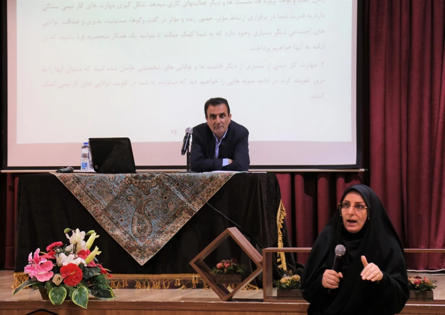 برگزاری دوره بالندگی با عنوان : آشنایی با روشهای ایجاد انگیزه در بین دانشجو معلمان در انجام فعالیتهای گروهی . 5