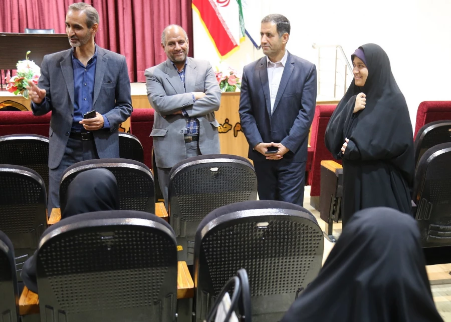 بازدید رئیس اداره استخدامی آموزش و پرورش از روند برگزاری مصاحبه پذیرفته شدگان آزمون استخدام پیمانی 1400 4