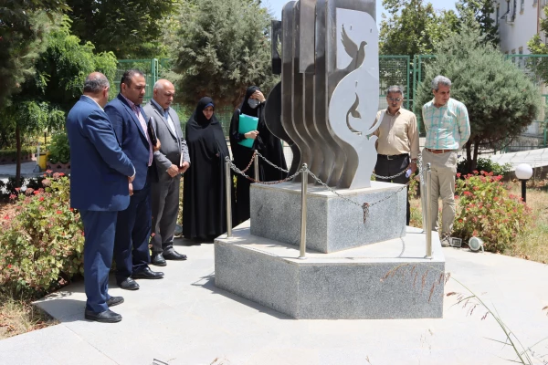 بیعت با شهدا با حضور ریاست دانشگاه فرهنگیان گلستان، مشاور معاون فرهنگی و اجتماعی دانشگاه فرهنگیان به همراه مسولین و مدیران ششمین جشنواره رویش 5