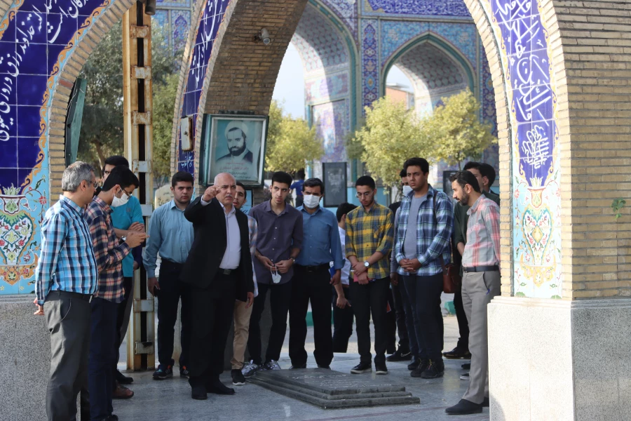 حضور مسئولین دانشگاه فرهنگیان استان گلستان به همرا دانشجو معلمان جشنواره رویش در گزار شهدای امام زاده عبدالله گرگان 3