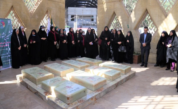 حضور مسئولین دانشگاه فرهنگیان پردیس امام خمینی (ره) گرگان به همرا دانشجو معلمان جشنواره رویش درتپه نورالشهدا و زیارت  شهدای گمنام 2