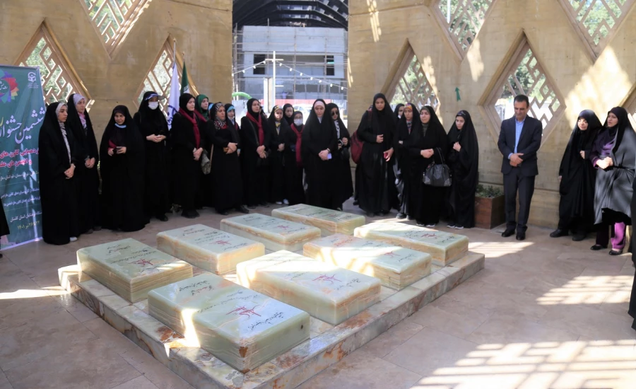 حضور مسئولین دانشگاه فرهنگیان پردیس امام خمینی (ره) گرگان به همرا دانشجو معلمان جشنواره رویش درتپه نورالشهدا و زیارت  شهدای گمنام 2