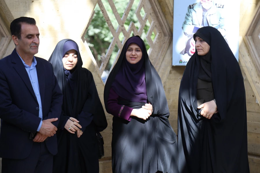 حضور مسئولین دانشگاه فرهنگیان پردیس امام خمینی (ره) گرگان به همرا دانشجو معلمان جشنواره رویش درتپه نورالشهدا و زیارت  شهدای گمنام 2